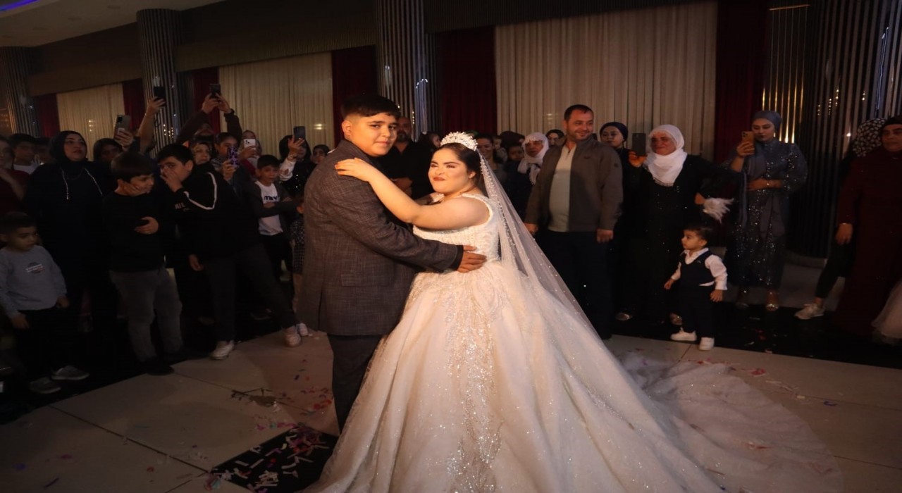 Babası vasiyet etti, down sendromlu gencin gelinlik hayali gerçek oldu