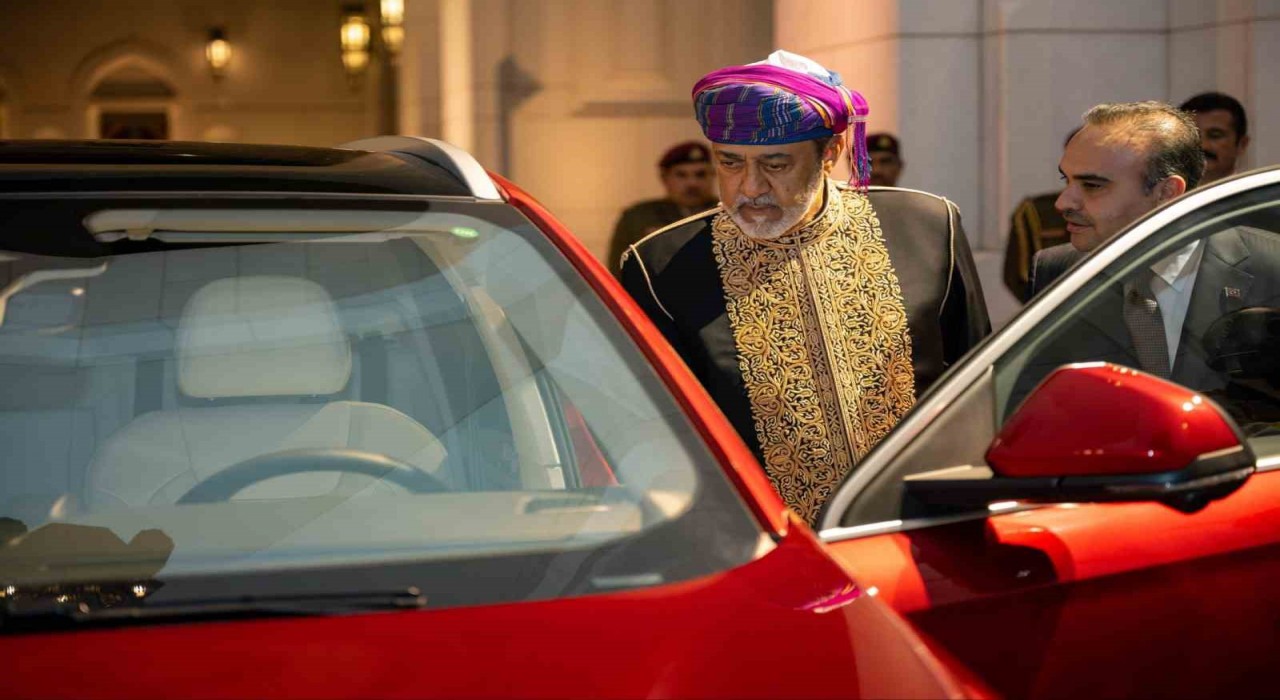 Bakan Kacır: Anadolu kırmızısı Togg, Türkiye-Umman dostluğunun simgelerinden biri oldu