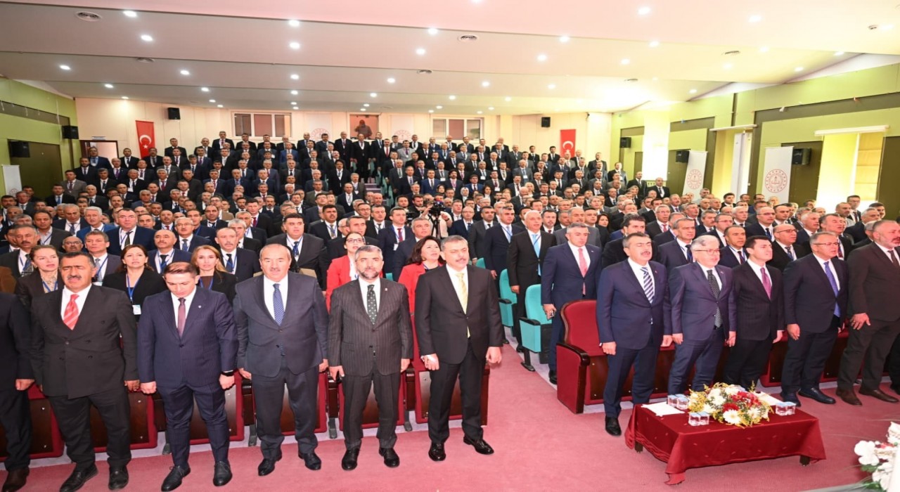 Bakan Tekin: Biz büyük bir camiayız