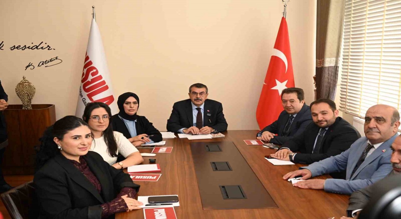 Bakan Tekin: CHPliler 12 yıllık zorunlu eğitime ne demişler görsünler, oynadıkları bir tiyatro, makul önerileri varsa dinlerim