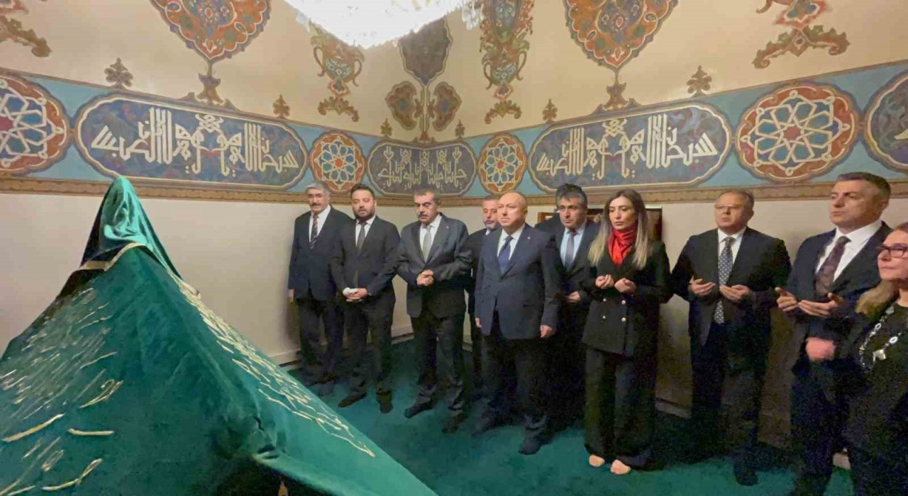 Bakan Tekin, Hacı Bektaş-ı Velinin kabrini ziyaret etti