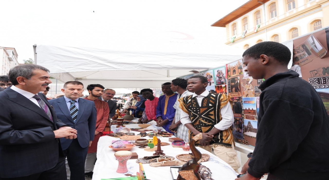 Bakan Tekin: İmam hatip okullarını uluslararası bir marka haline getirelim