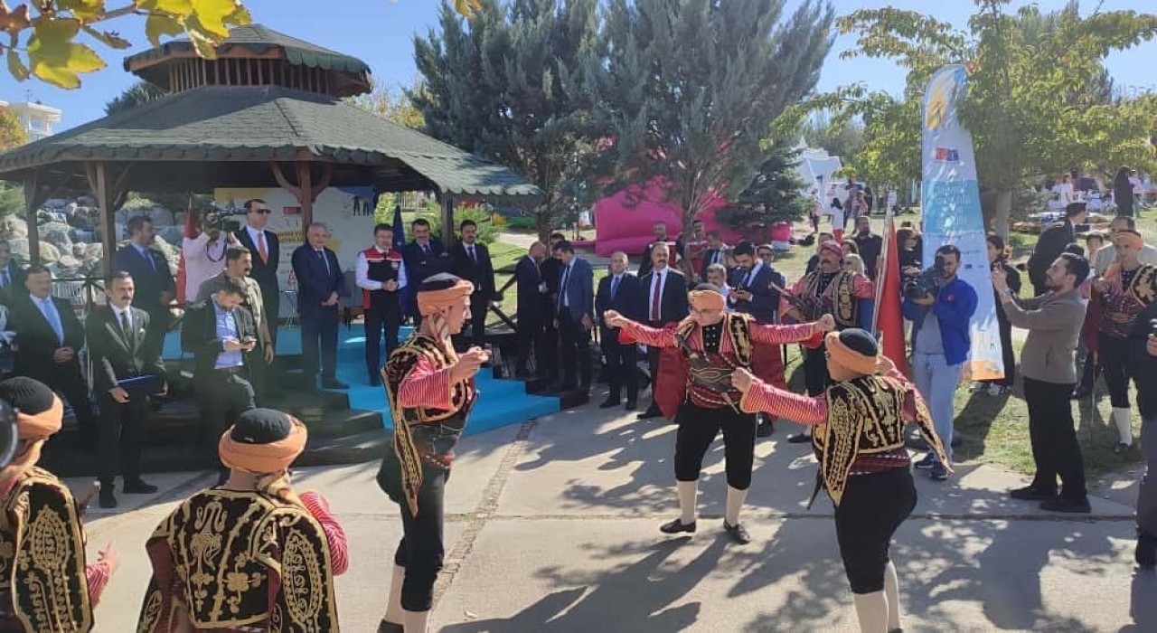 Bakan Tekin ve Bakan Yumaklı, Tarımın Yıldızları Çocuk Şenliğinde bir araya geldi