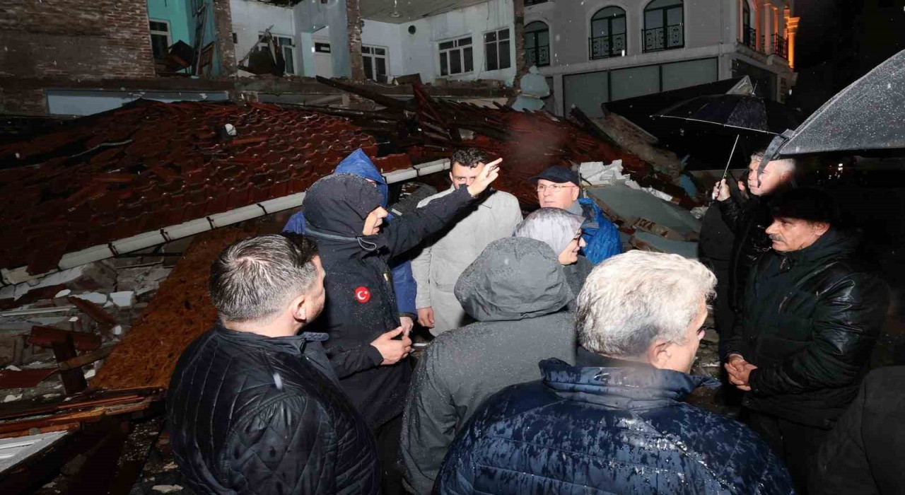 Bakan Yerlikaya: Yıkılan 3 bina ve 1 iş yerinde incelemelerde bulunduk