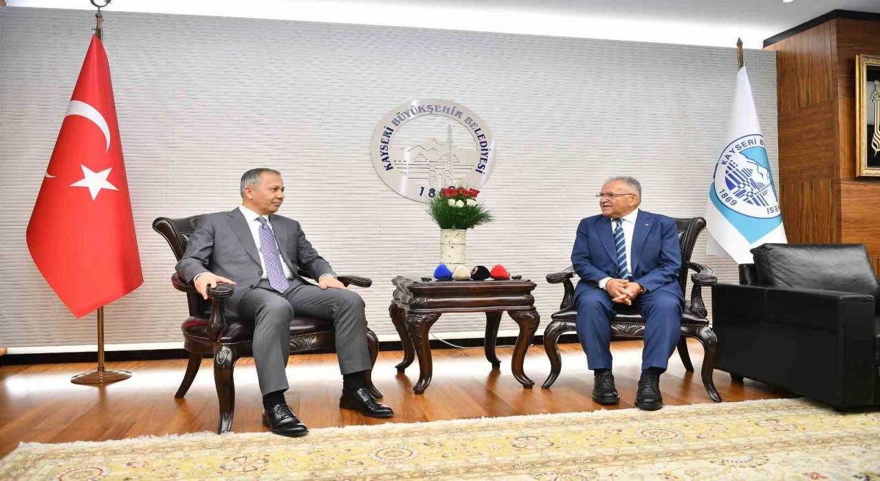 Bakan Yerlikayadan Başkan Büyükkılıça ‘örnek belediyecilik övgüsü