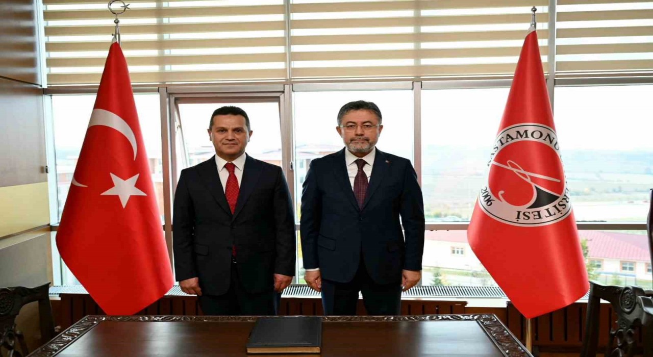 Bakan Yumaklı, Rektör Topaldan çalışmalarla ilgili bilgi aldı