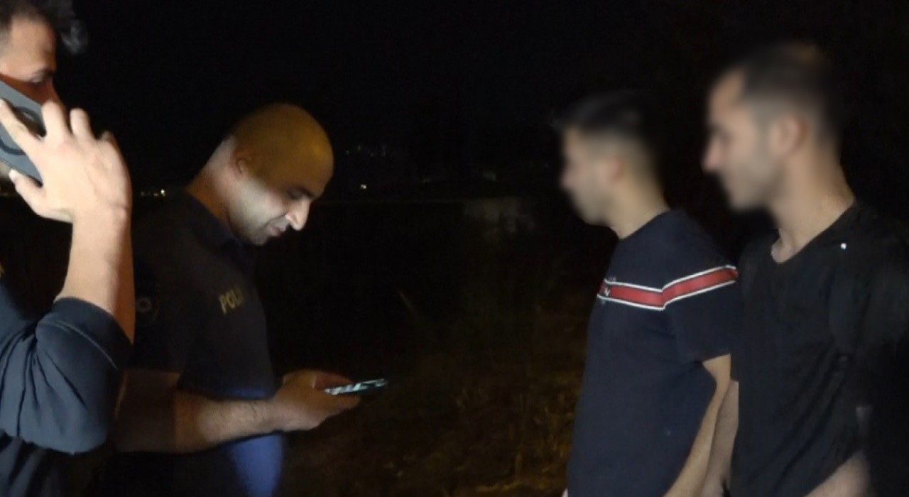 Balık tutmak için indiler, falezlerde mahsur kaldılar