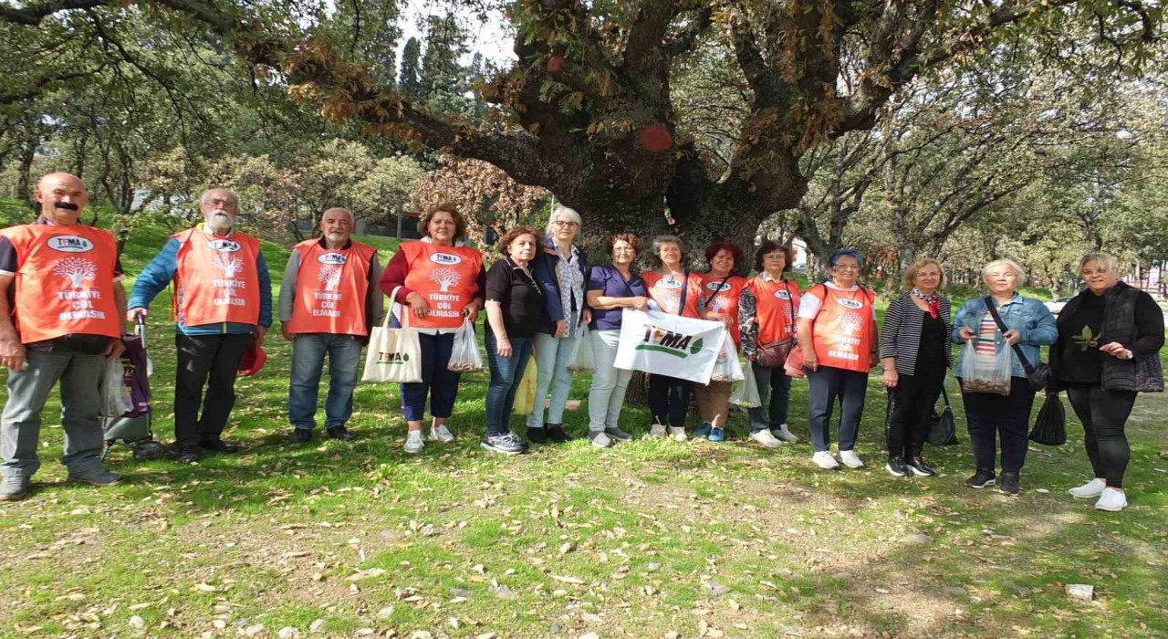 Balıkesirde meşe palamutları öğrencilerin elinde fidana dönüşecek