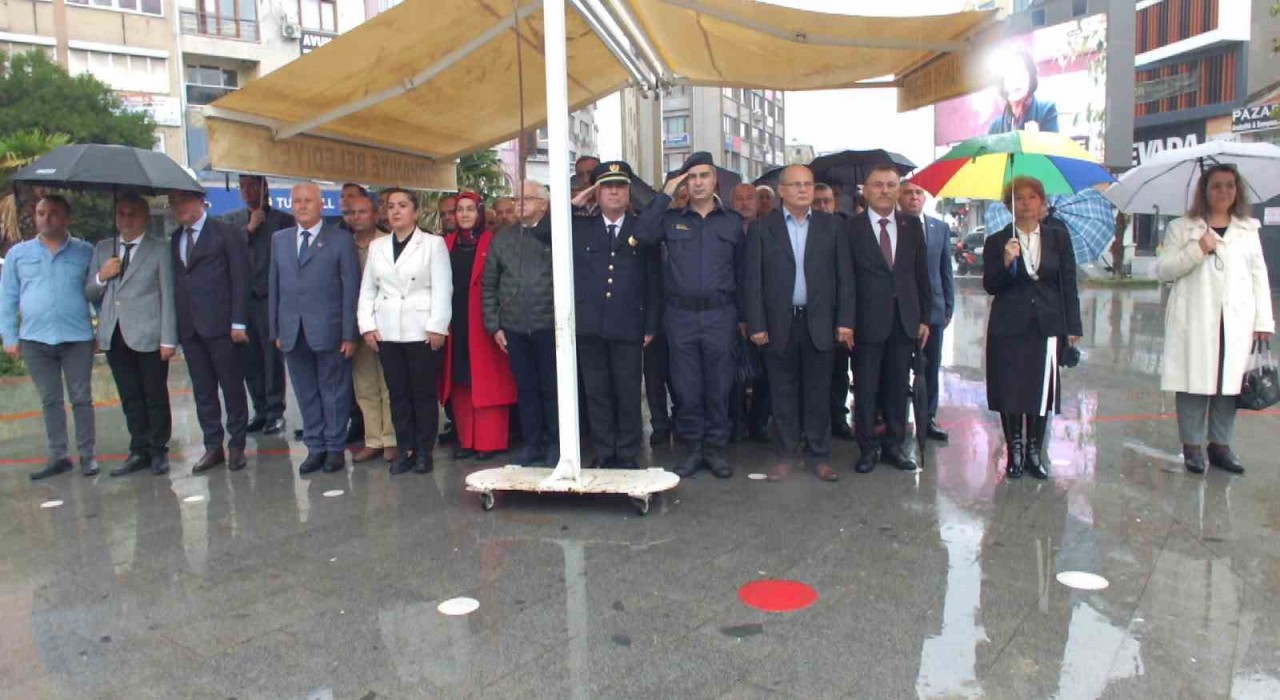 Balıkesirde Muhtarlar  Günü yağmur altında kutlandı