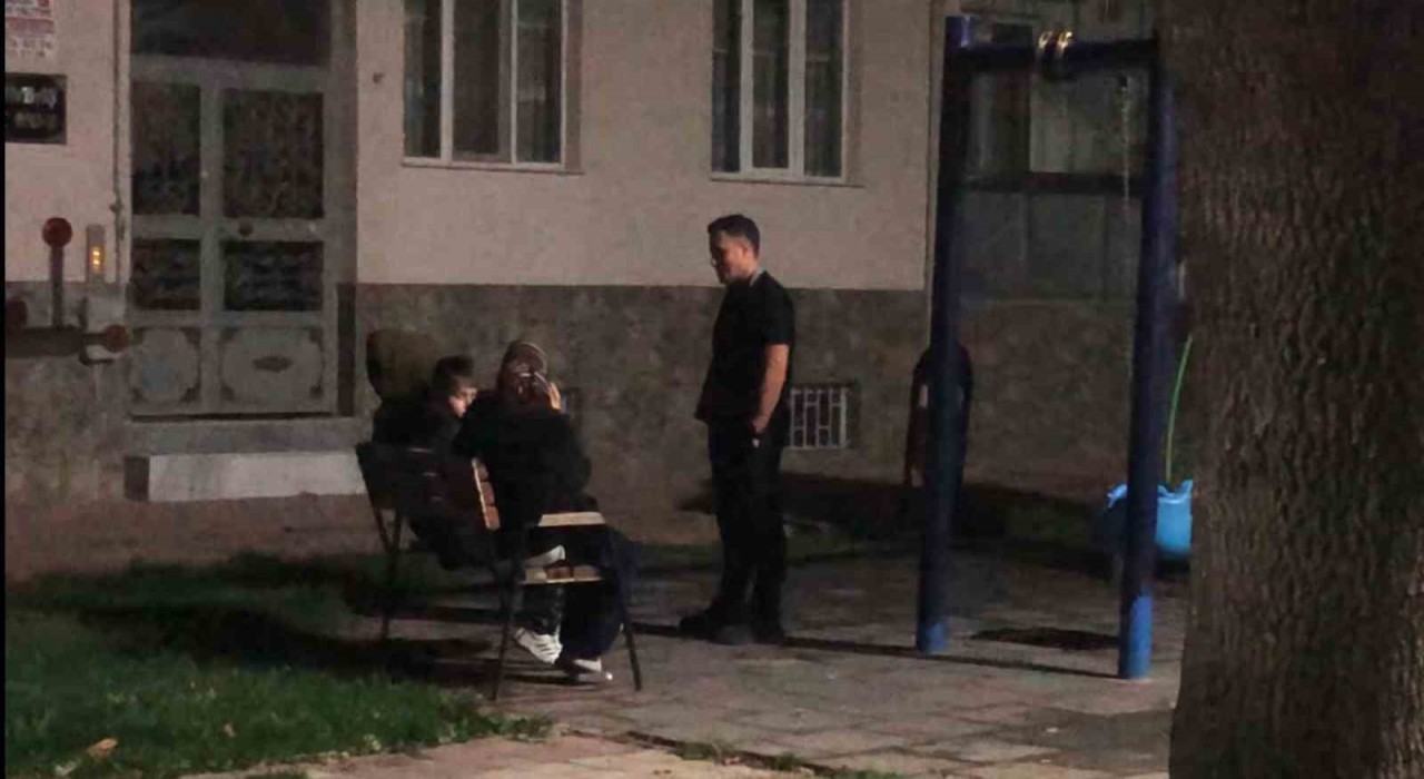 Balıkesirdeki deprem Eskişehirde de hissedildi, vatandaşlar sokağa çıktı