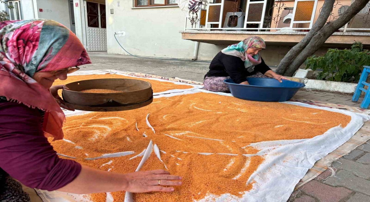 Balıkesirli kadınlar imece usulüyle kışa hazırlanıyor