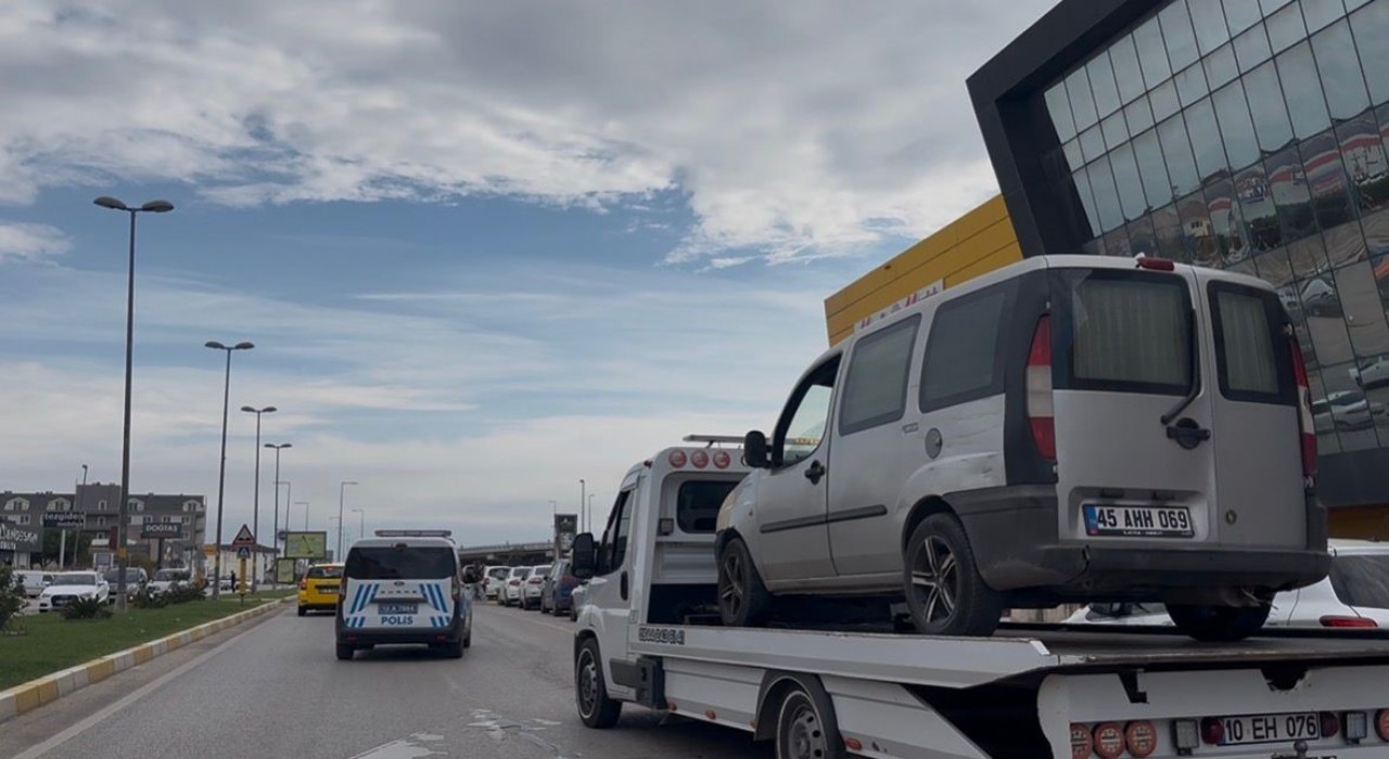 Bandırmada araçta elektrik kaçağı paniği