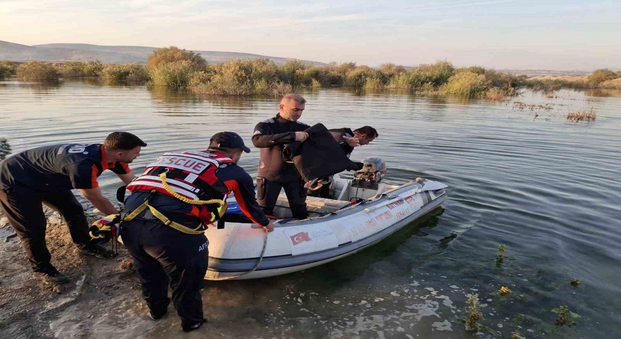 Baraj kapakları açıldı, aile mahsur kaldı