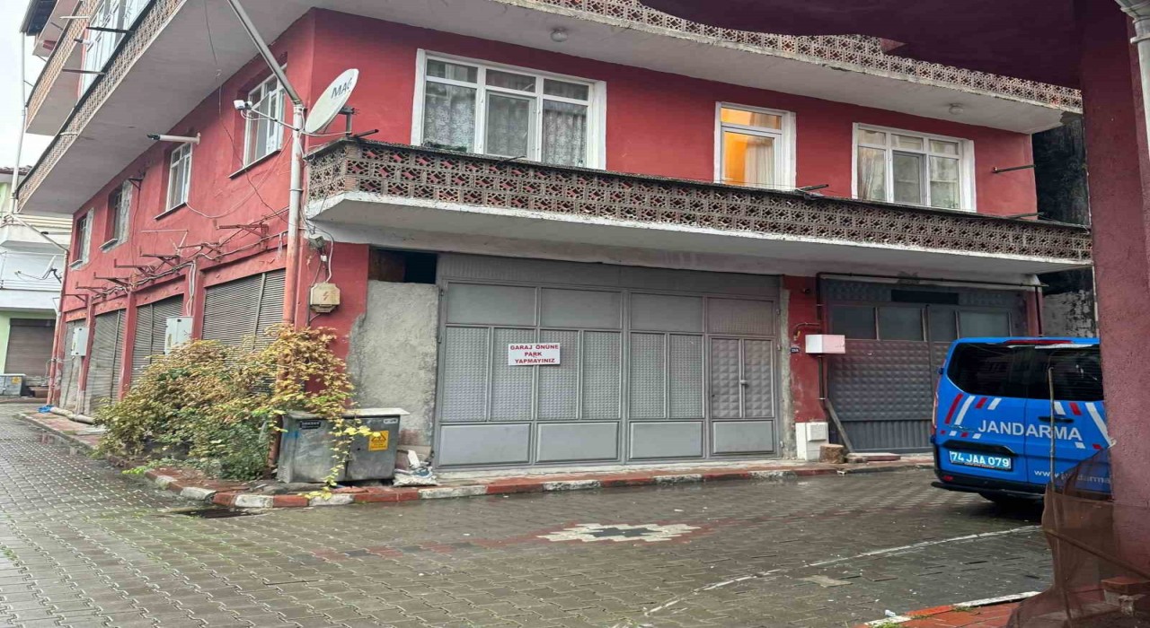 Bartında bir kadın evinde ölü bulundu