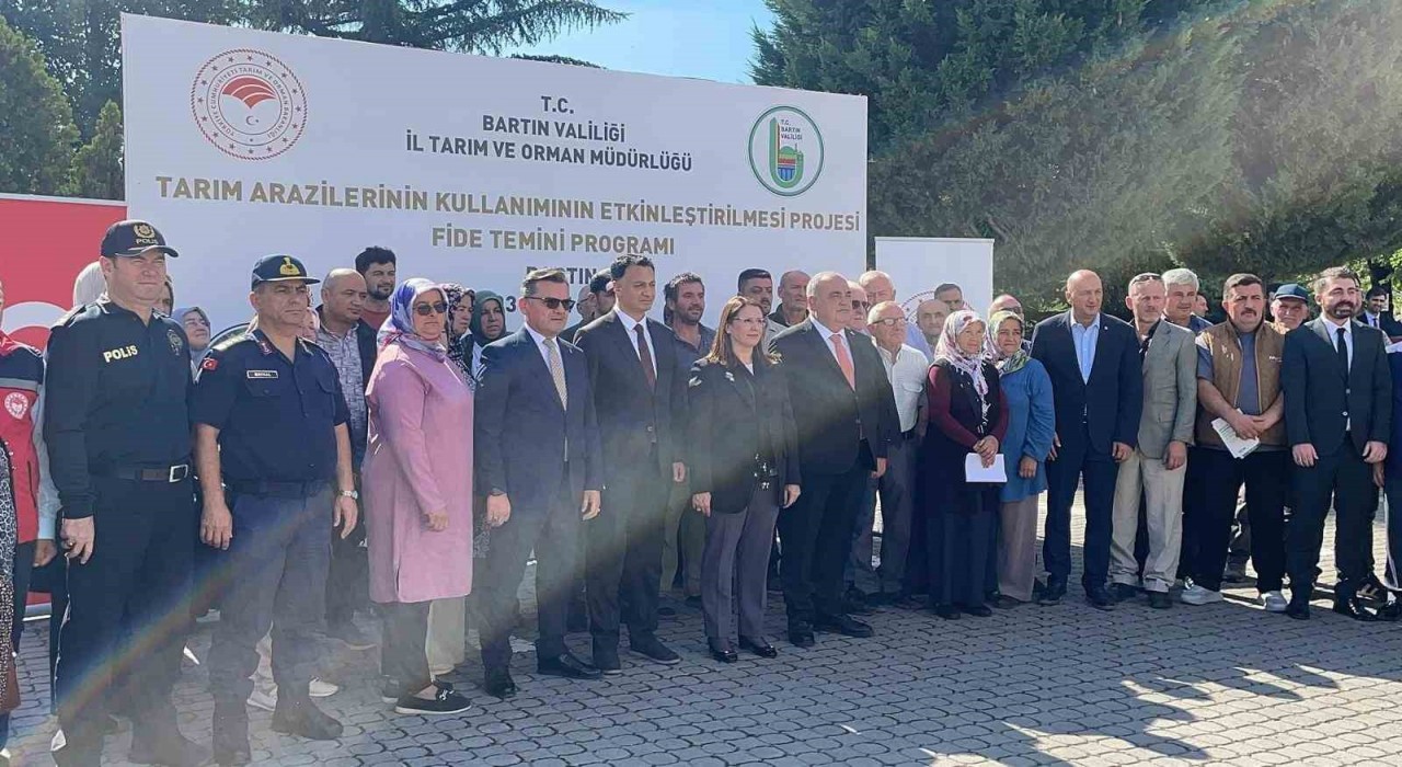 Bartında çiftçilere 300 bin sebze fidesi dağıtıldı