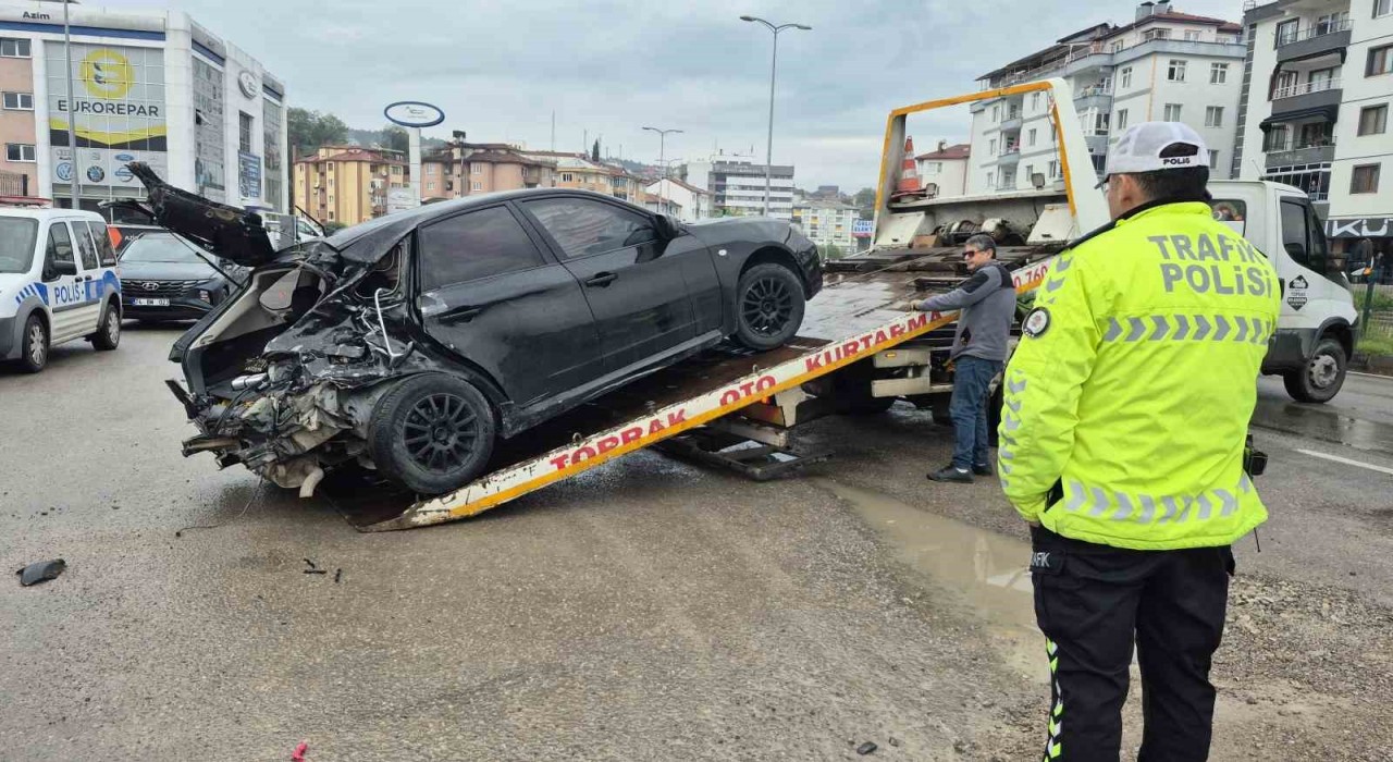 Bartında feci kaza: 1 ölü, 2 yaralı