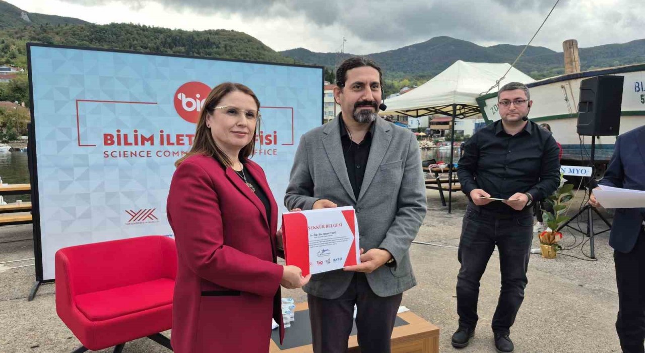 BARÜnün bilim kafe etkinliğinde ahşap gemiciliğin tarihçesi anlatıldı