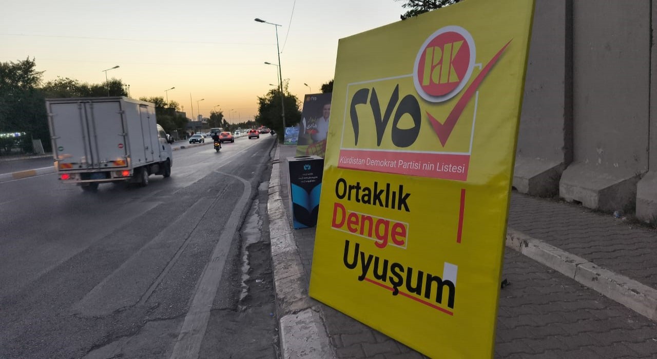 Barzaninin partisi seçim kampanyasında  ilk kez Türkçe afiş kullandı