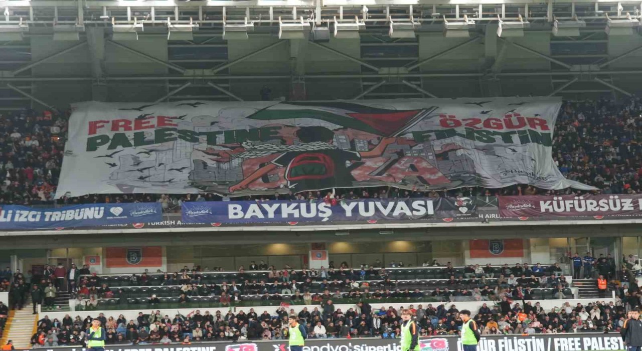 Başakşehir taraftarından Filistine destek