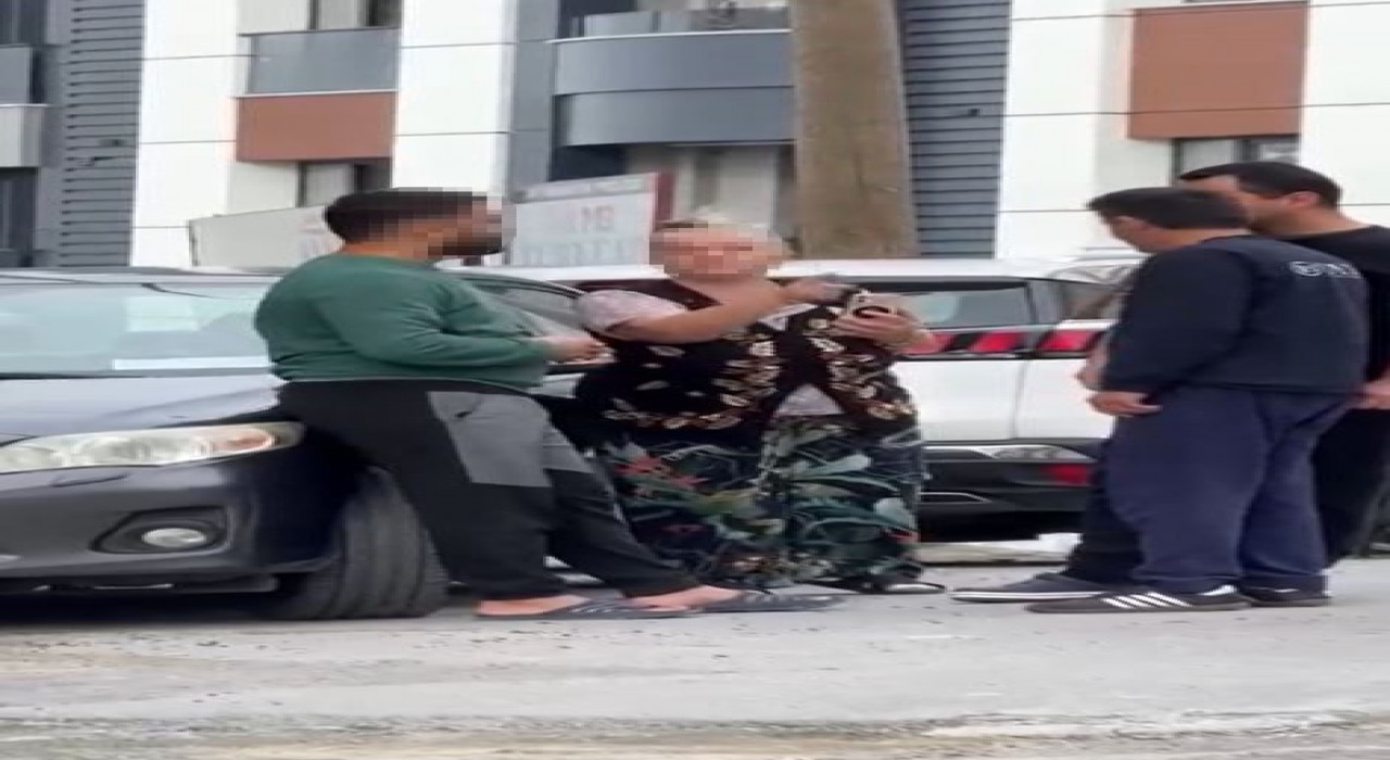 Başakşehirde park yeri kavgası kameraya yansıdı