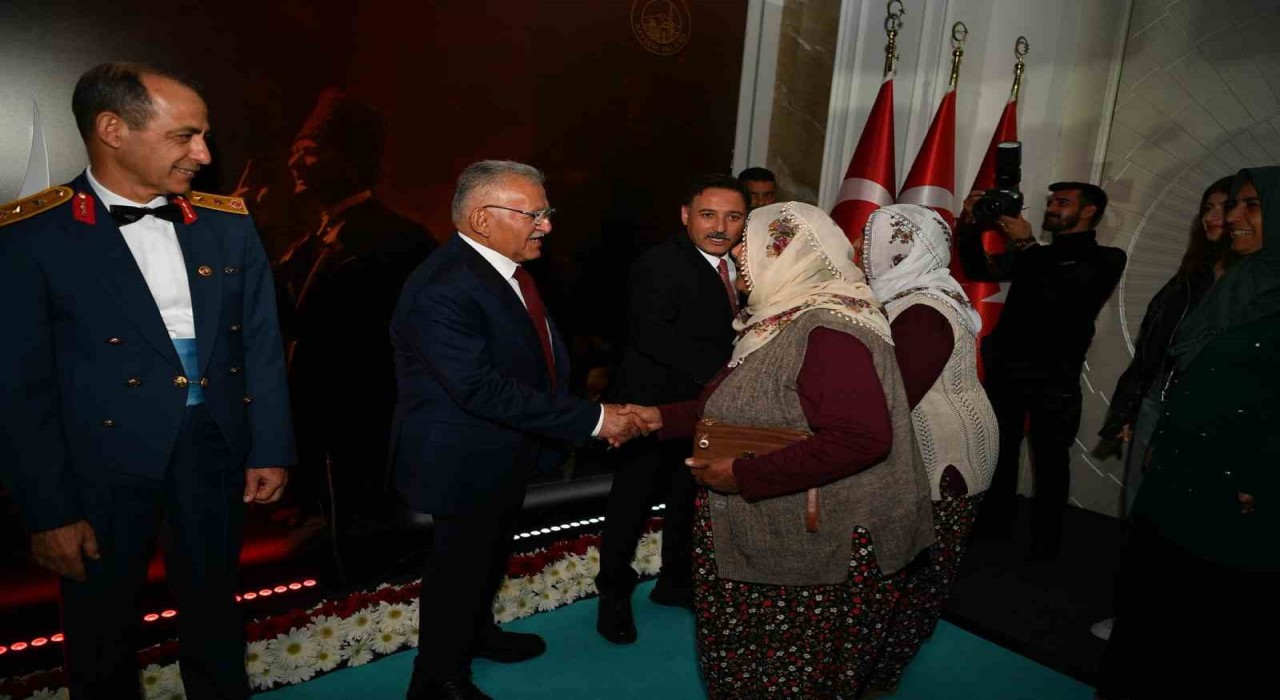 Başkan Büyükkılıç, Cumhuriyetin 102. yıl resepsiyonuna katıldı