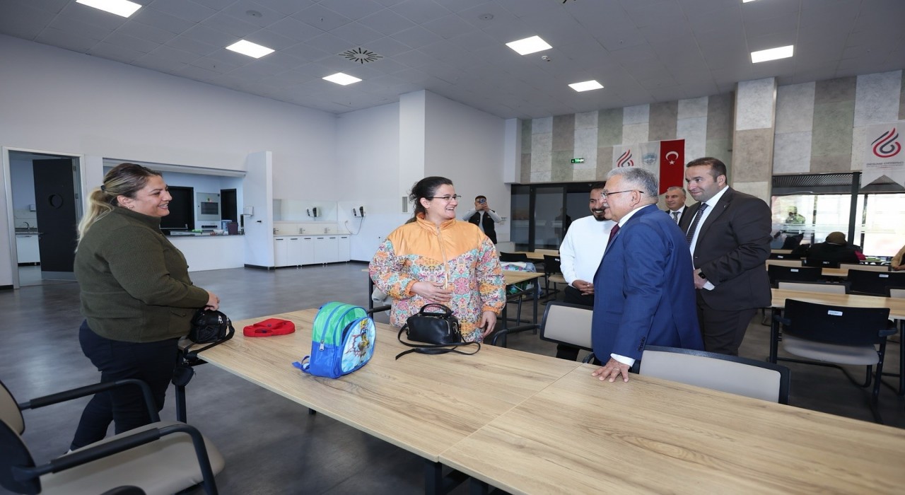 Başkan Büyükkılıç; Engelsiz Yaşam Merkezini ziyaret etti