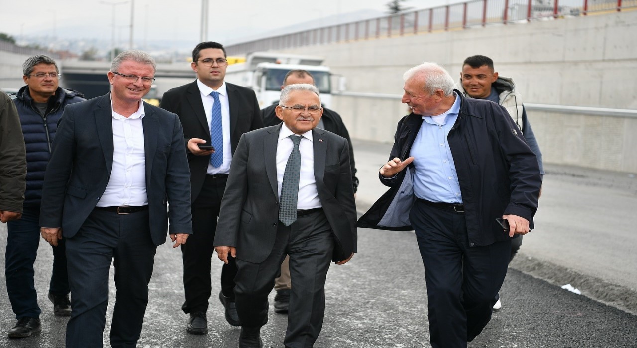 Başkan Büyükkılıçtan açılış için gün sayan katlı kavşakta inceleme