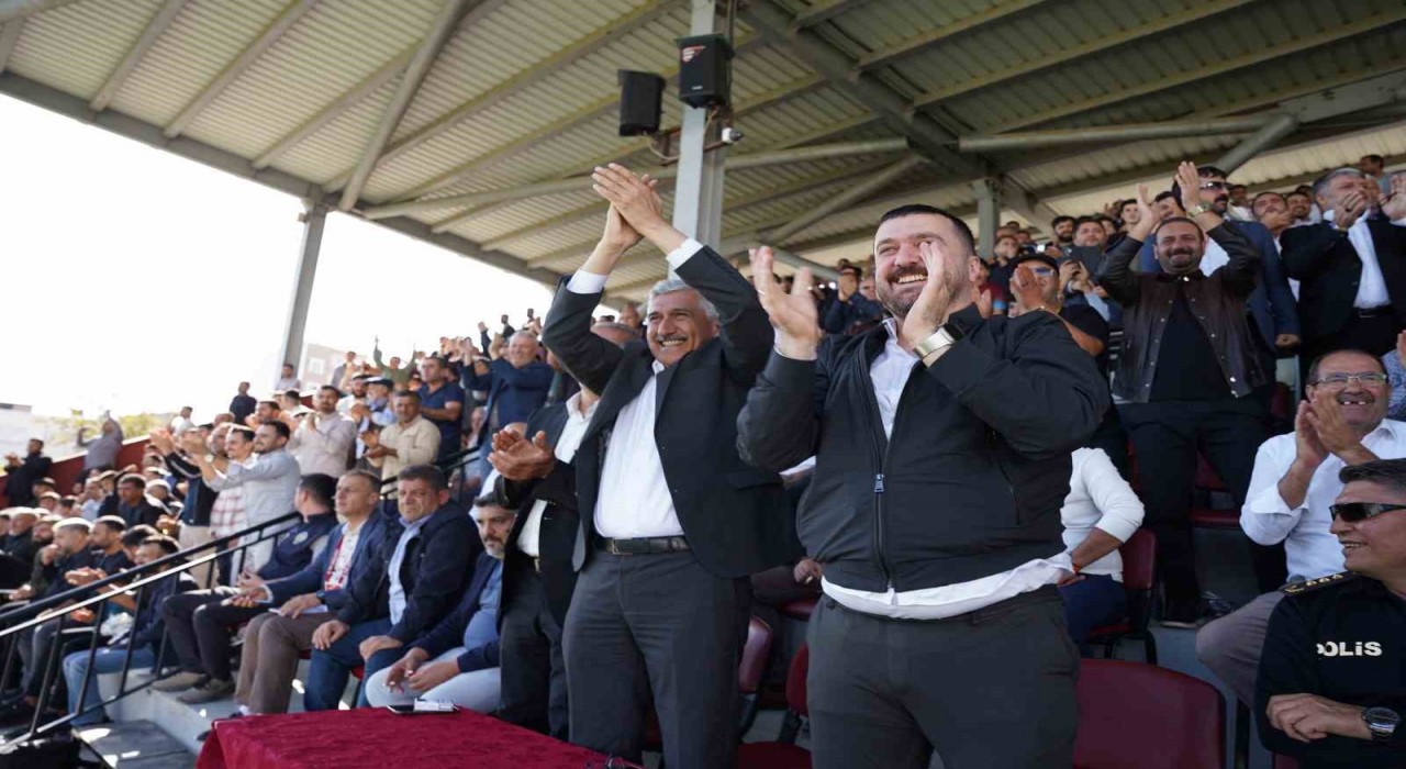 Başkan Hallaçtan Kahta Spor02ye destek çağrısı