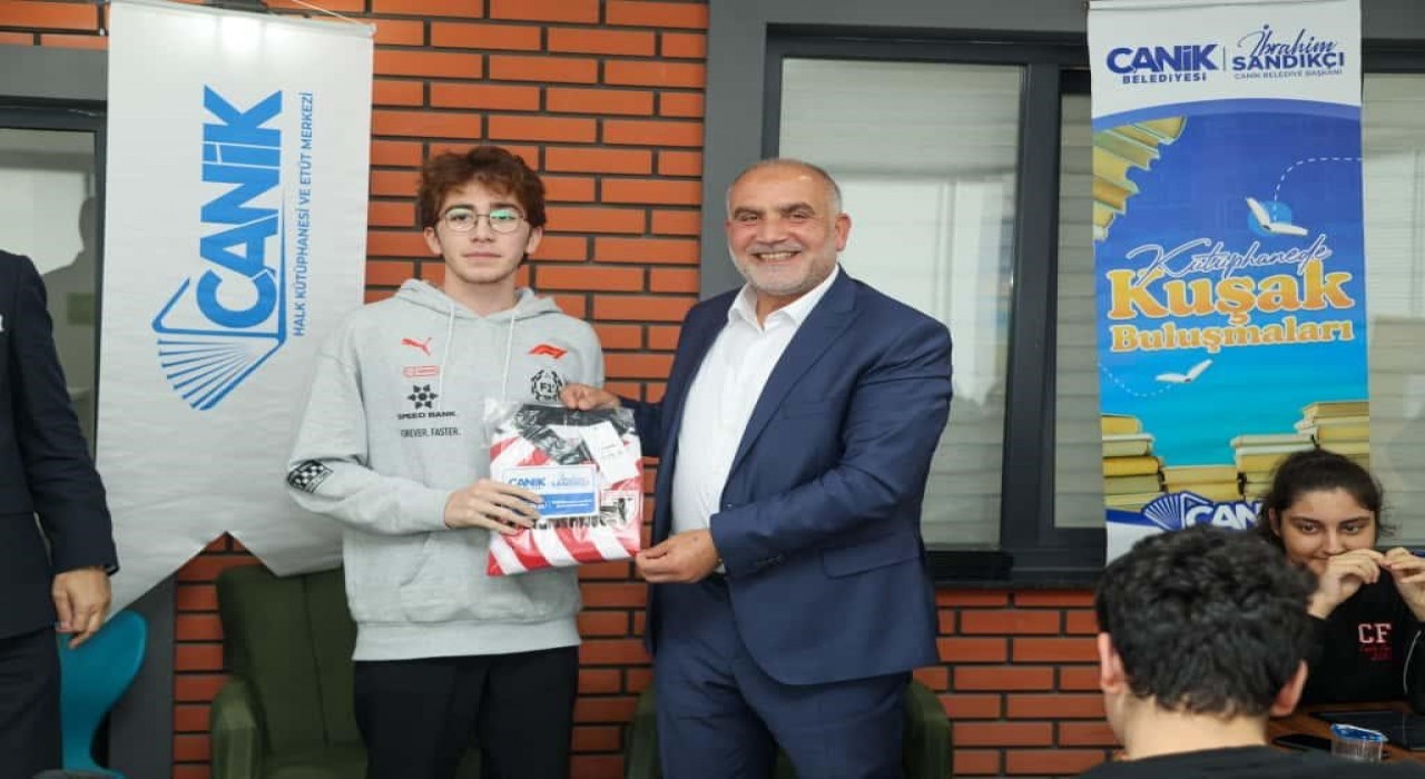 Başkan Sandıkçı: Eğitim yolculuğunda gençlerimizin yanındayız