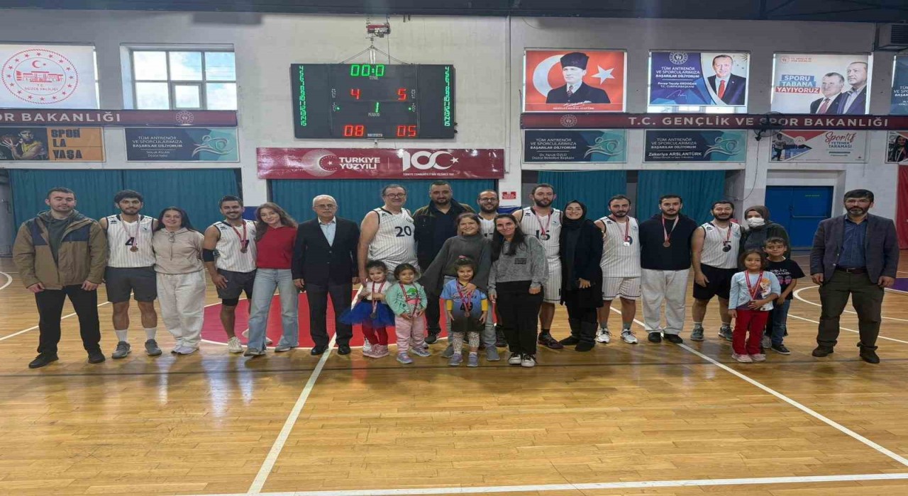 Basketbolda üniversitesi şampiyon oldu