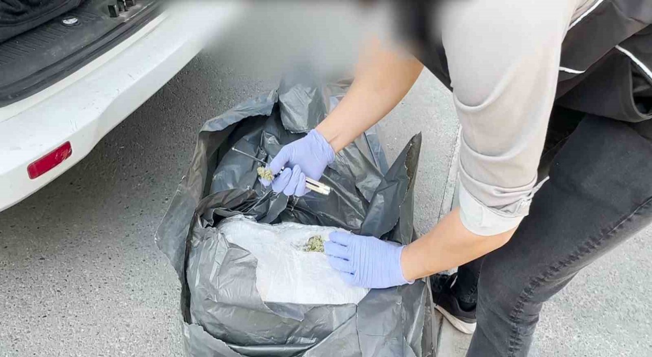 Batmanda durdurulan araçta 20 kilo 400 gram uyuşturucu ele geçirildi