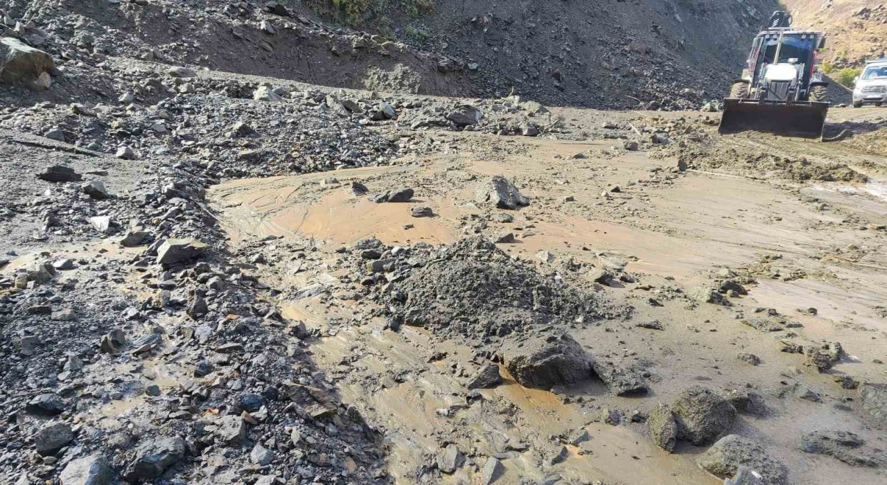 Batmanda heyelanın izleri siliniyor