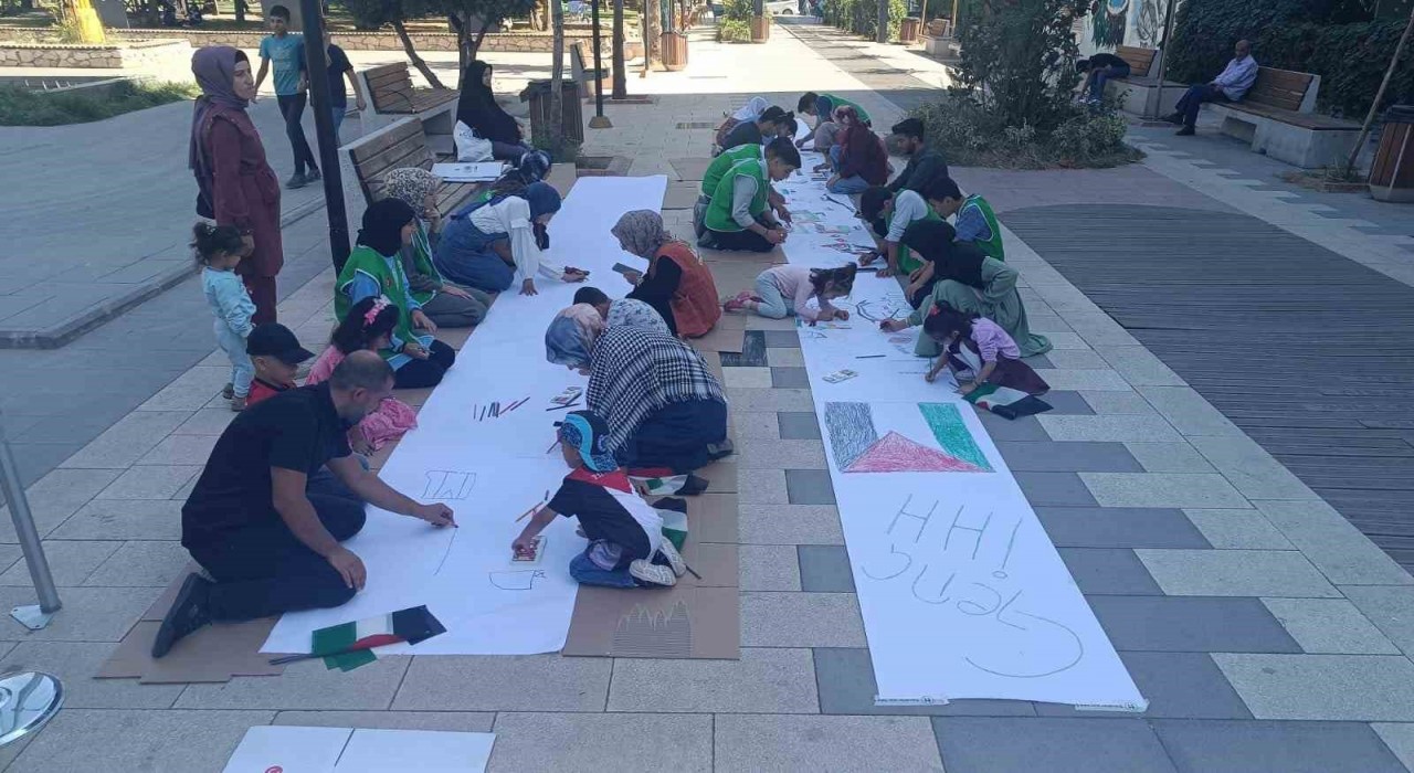Batmanda İsrailin Gazze saldırılarına çizimlerle tepki gösterildi