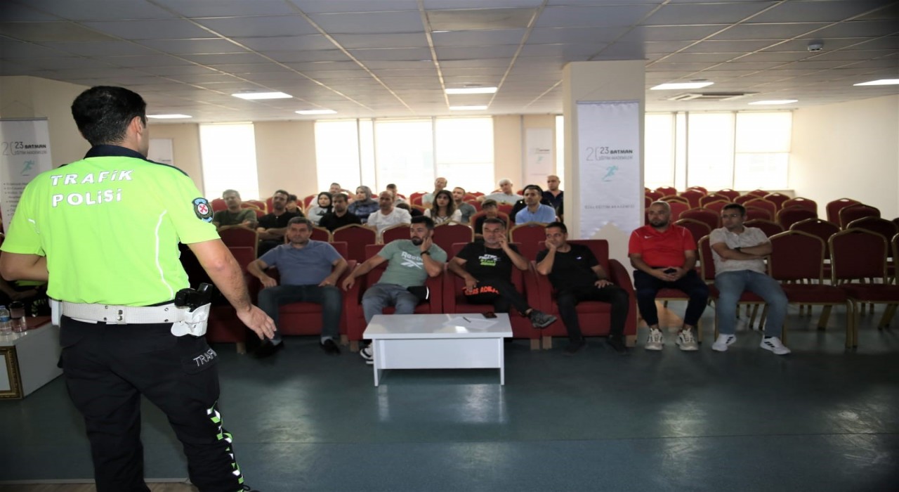 Batmanda okul geçidi görevlisi eğitimi düzenlendi