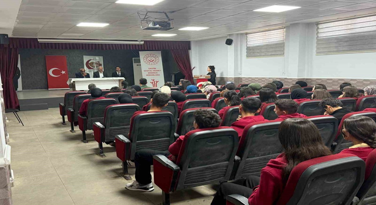 Batmanda şehit aileleri ile gaziler öğrencilerle bir araya geldi