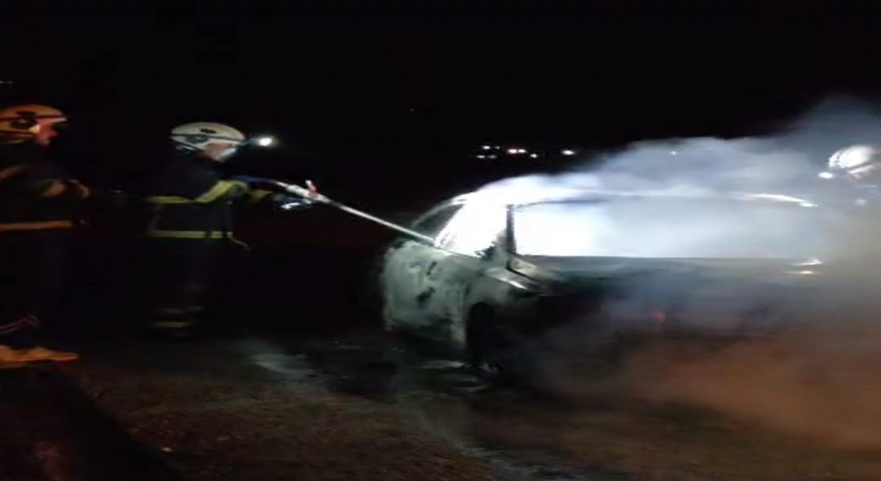 Batmanda seyir halindeki otomobil alev aldı