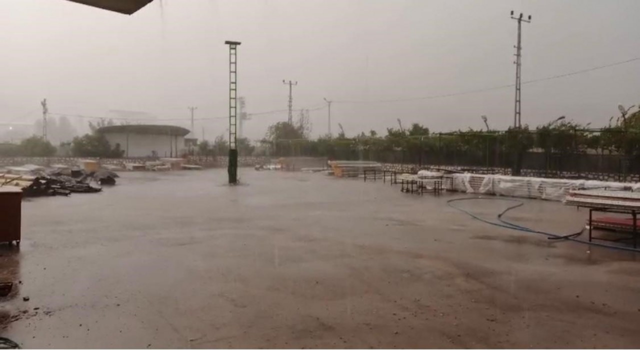 Batmanda şiddetli yağış taşkınlara neden oldu