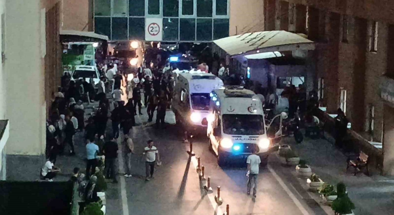 Batmanda trafik kazası sonrası bıçaklı kavga: 2 yaralı