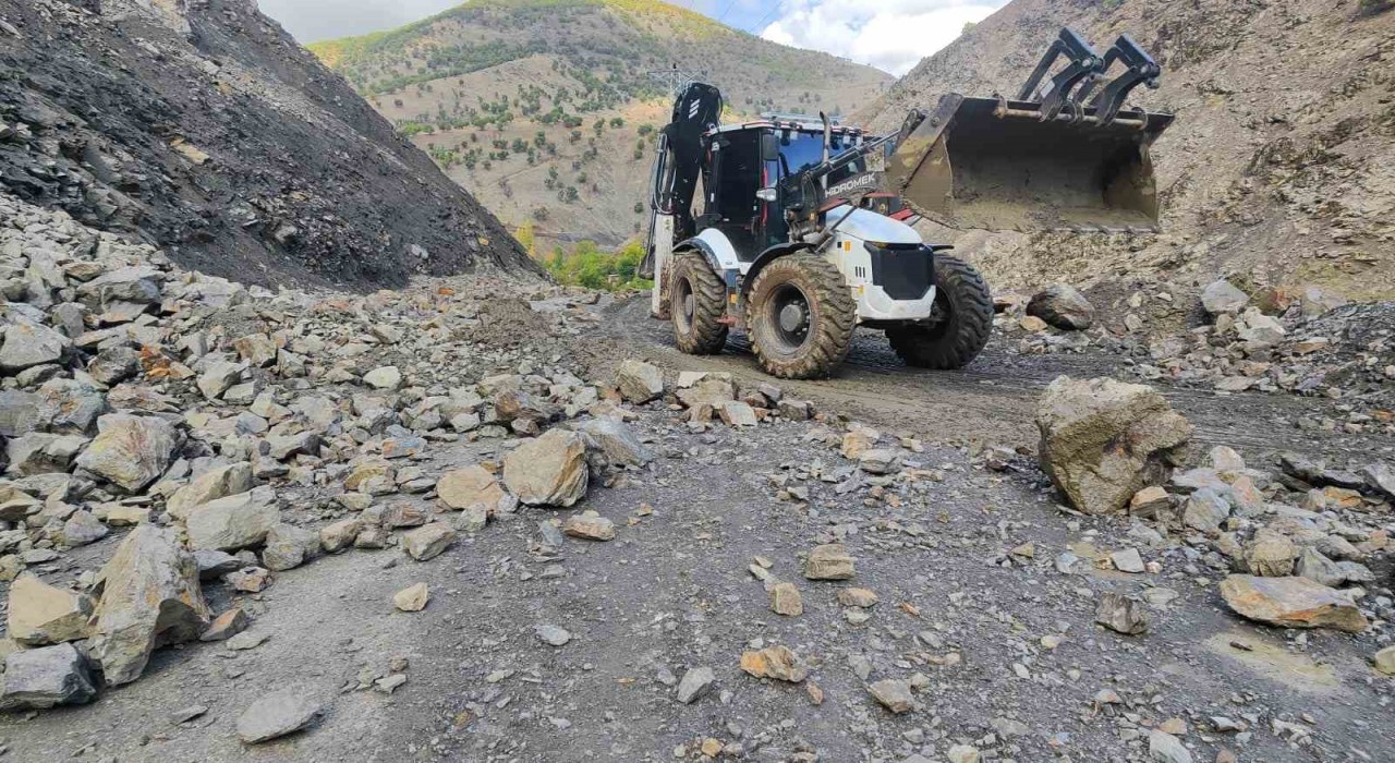Batmanda yağış sonrası kapanan köy yolları ulaşıma açılıyor