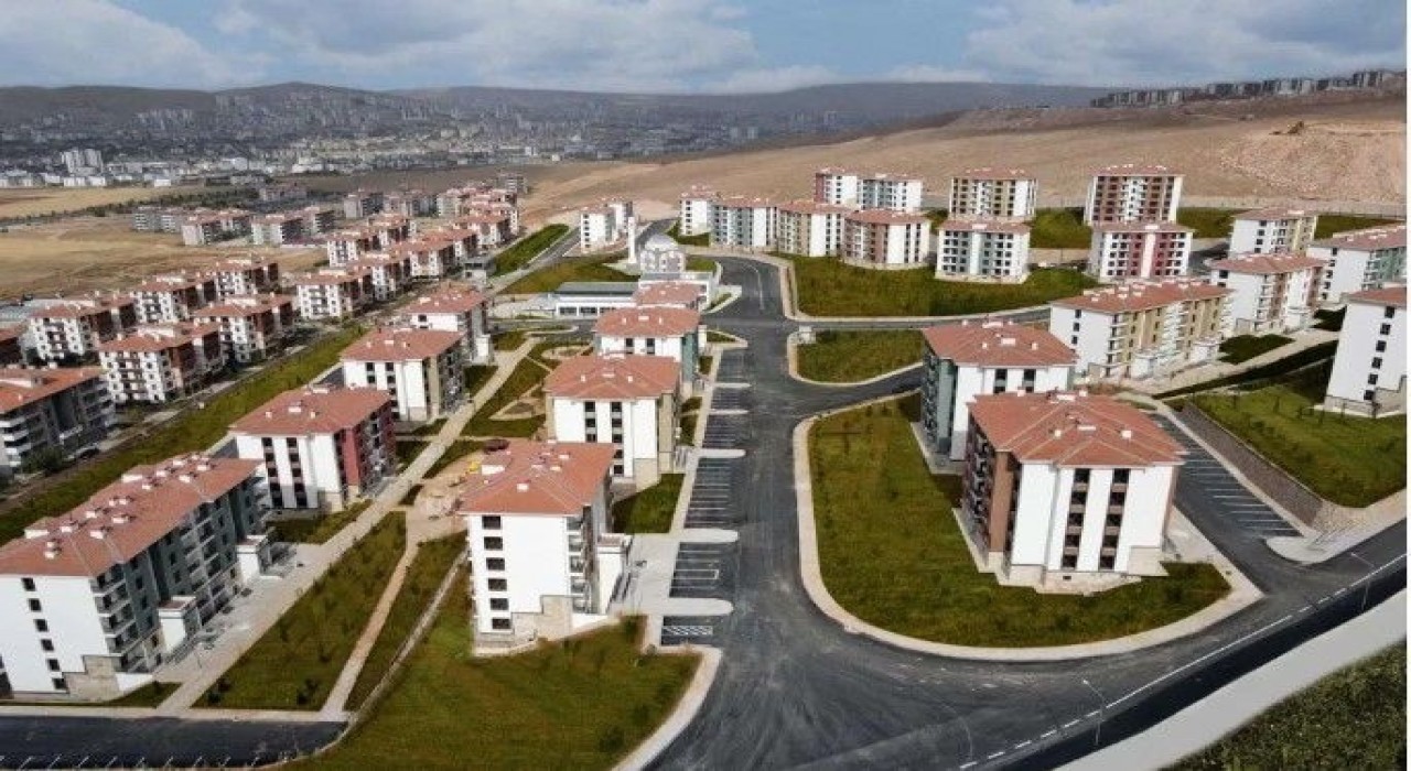 Baybatur: TOKİ tarafından Manisaya 7 bin 80 yeni konut yapılacak