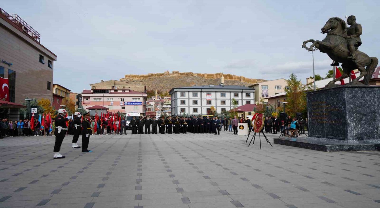 Bayburtta 29 Ekim kutlamaları başladı