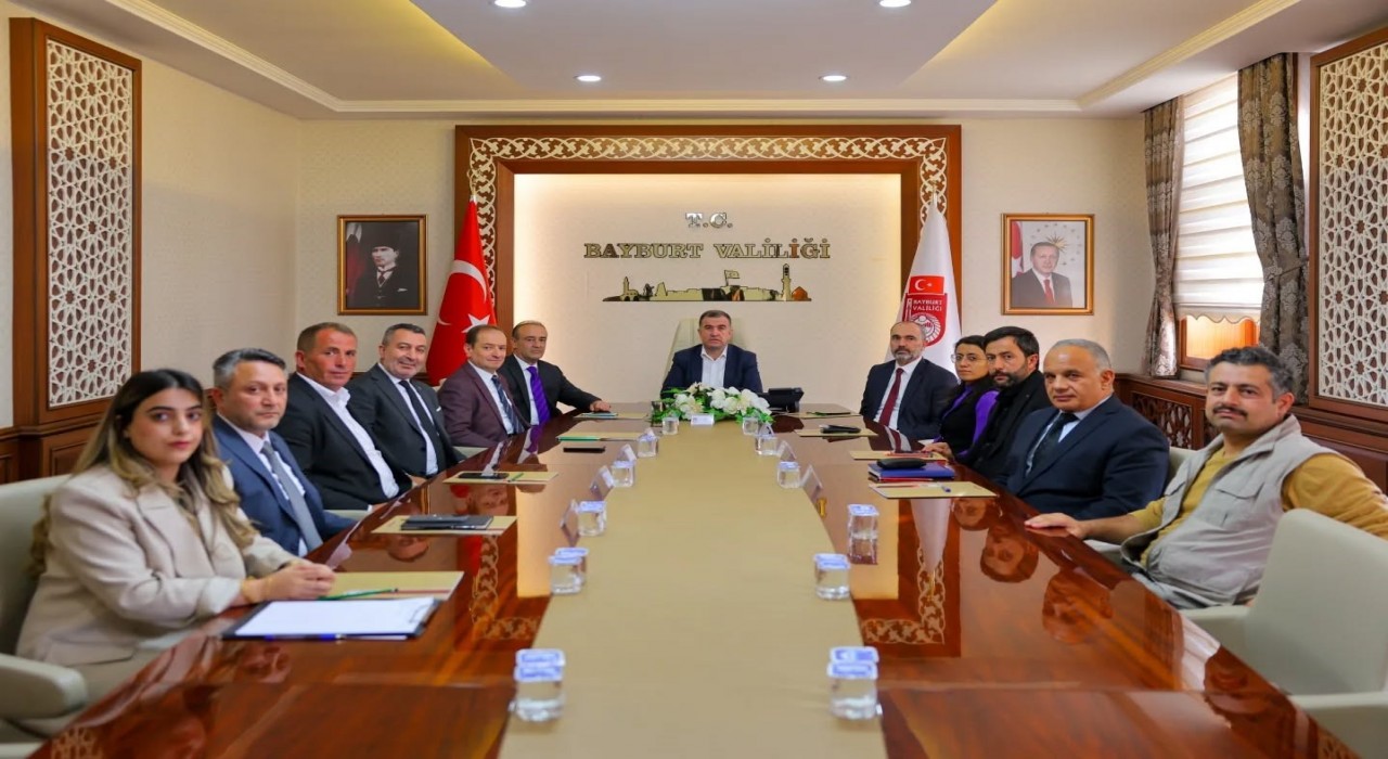 Bayburt'ta dikensiz kuşburnu üretimi değerlendirildi