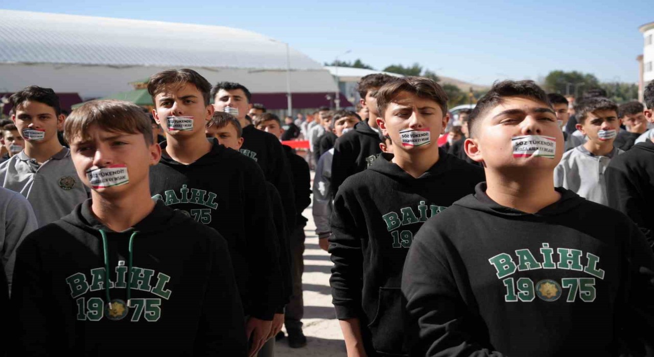 Bayburtta öğrencilerden Filistin ve Gazze için sessiz eylem