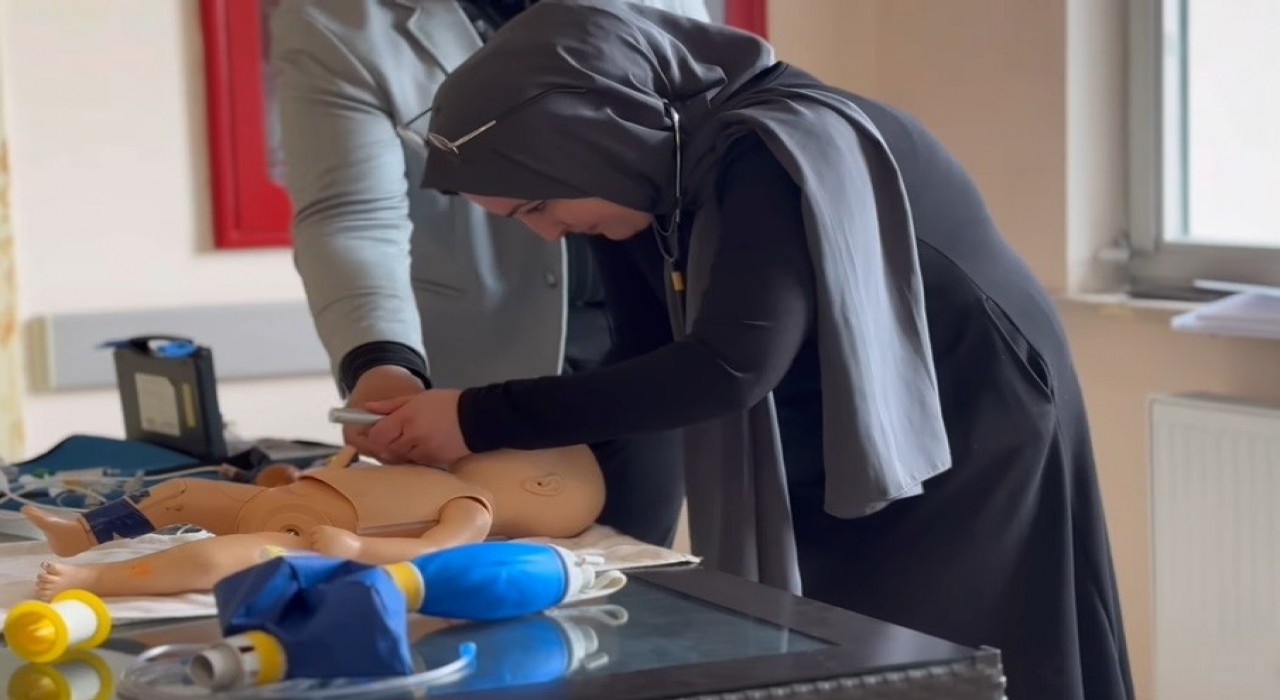 Bayburtta sağlık çalışanlarına bebek ölümlerini azaltmaya yönelik eğitim verildi