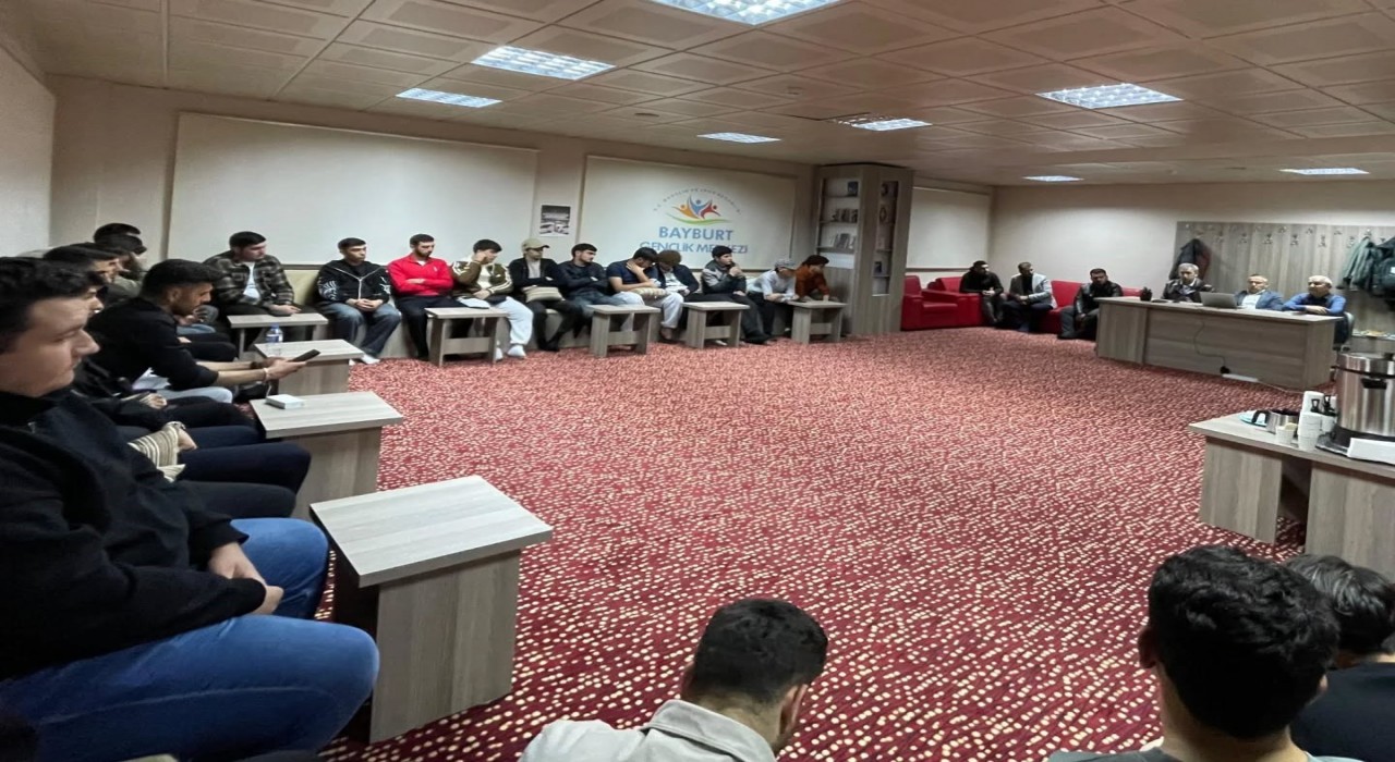 Bayburtta üniversite öğrencilerine Doğu Türkistandaki zulüm anlatıldı