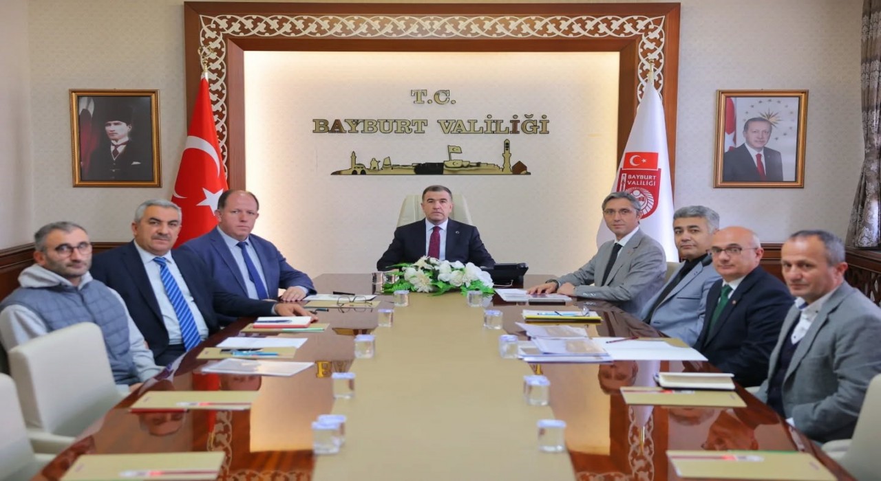 Bayburttaki eğitim yatırımları toplantıda görüşüldü