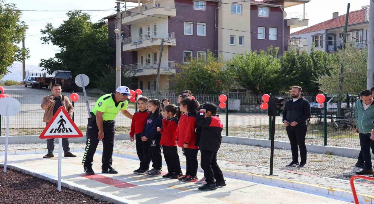 Bekillide çocuklar için Türkiyeye örnek bir trafik eğitim parkı açıldı