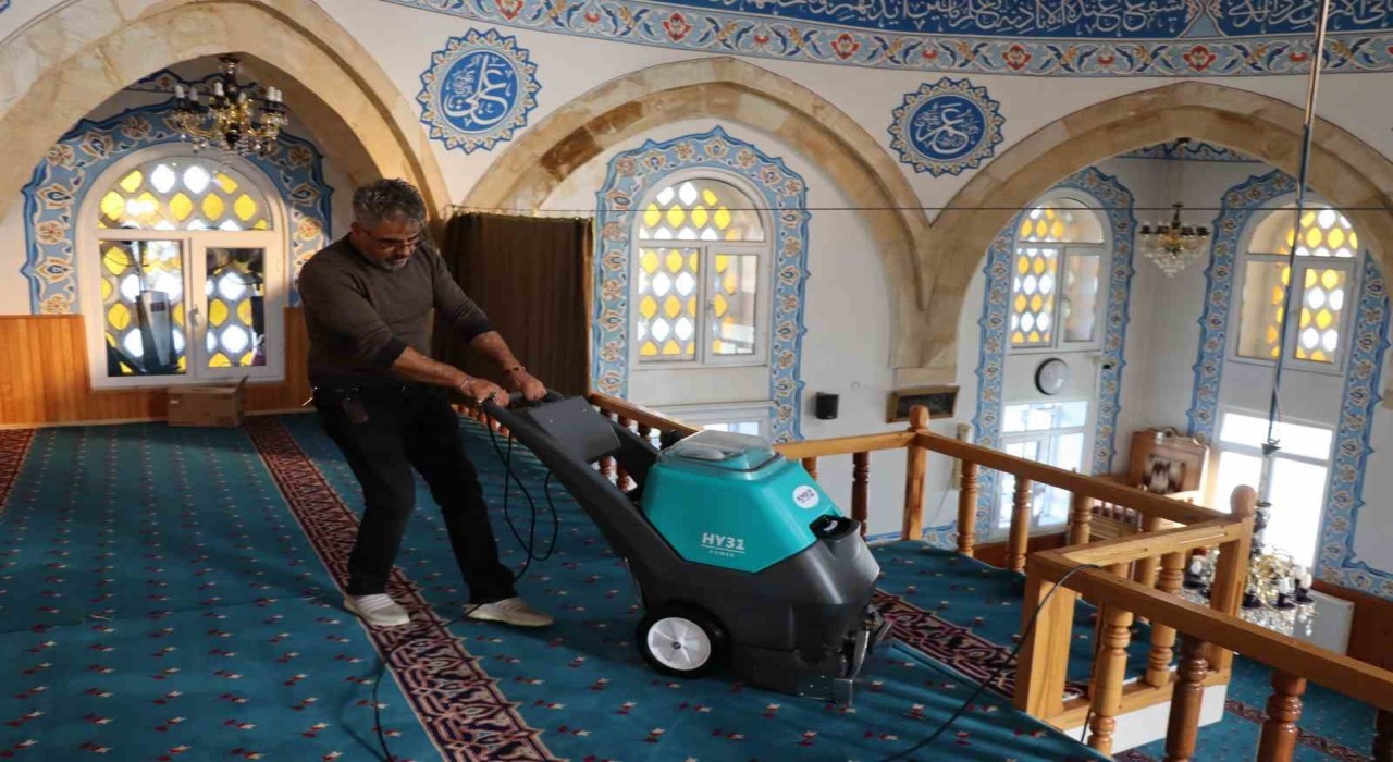 Belediyeden camilere örnek hizmet