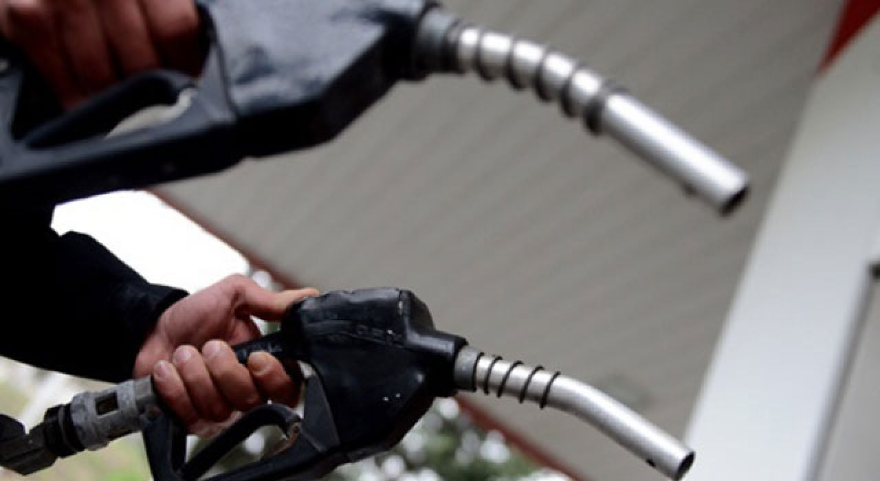Benzine 1 Lira 15 Kuruş Zam Geldi: Yeni Fiyatlar Tabelalara Yansıdı