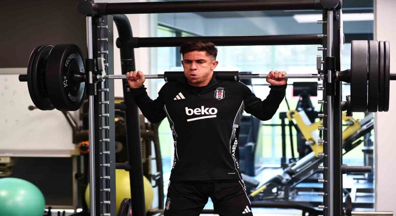 Beşiktaş günün ilk idmanında salonda çalıştı